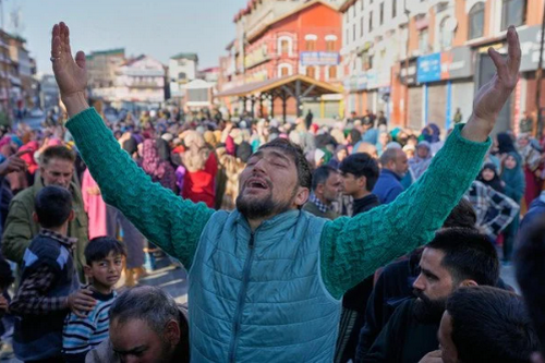 Одні плачуть, інші скачуть: як смерть Хаменеї розділила суспільство в Ірані